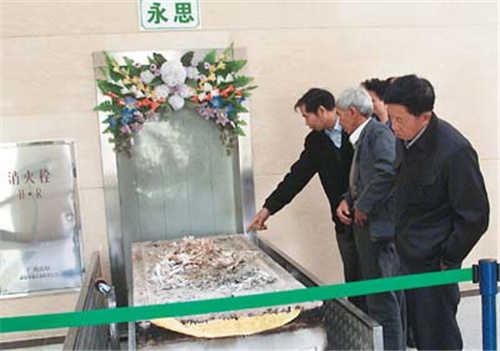 大连万古殡仪：捡骨师讲述捡骨流程